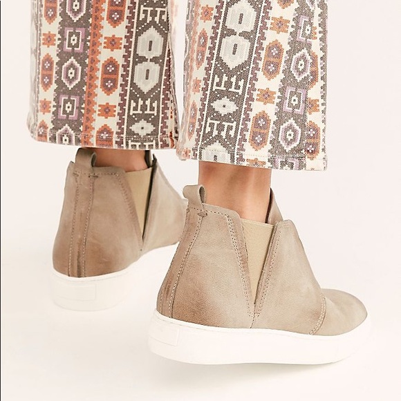 SOLD‼️ Free People Master Hi Top Sneaker - Picture 2 of 5